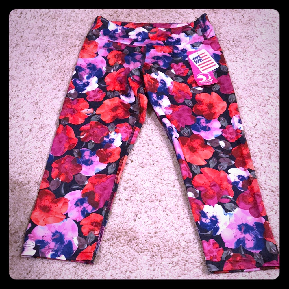 Beautiful KOS USA Pants Medium New with Tags Flowers